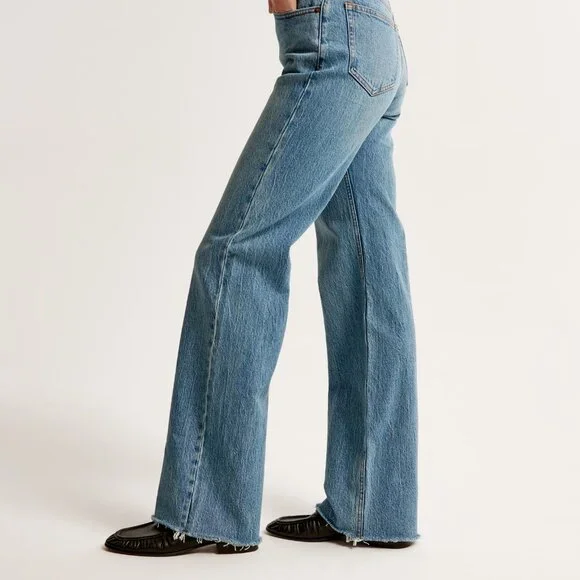 Abercrombie & Fitch High Rise 90s Relaxed Jean - Picture 4 of 15